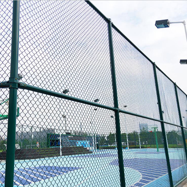 厂家足球场篮球场围栏防护网 学校操场球场绿色菱形围网批发