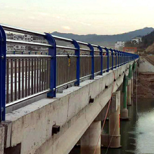 �S��ֱ���F؛ˮ���·�߼ܘ���x�ڸ��ٹ�·���Ժӵ����o���^�o��