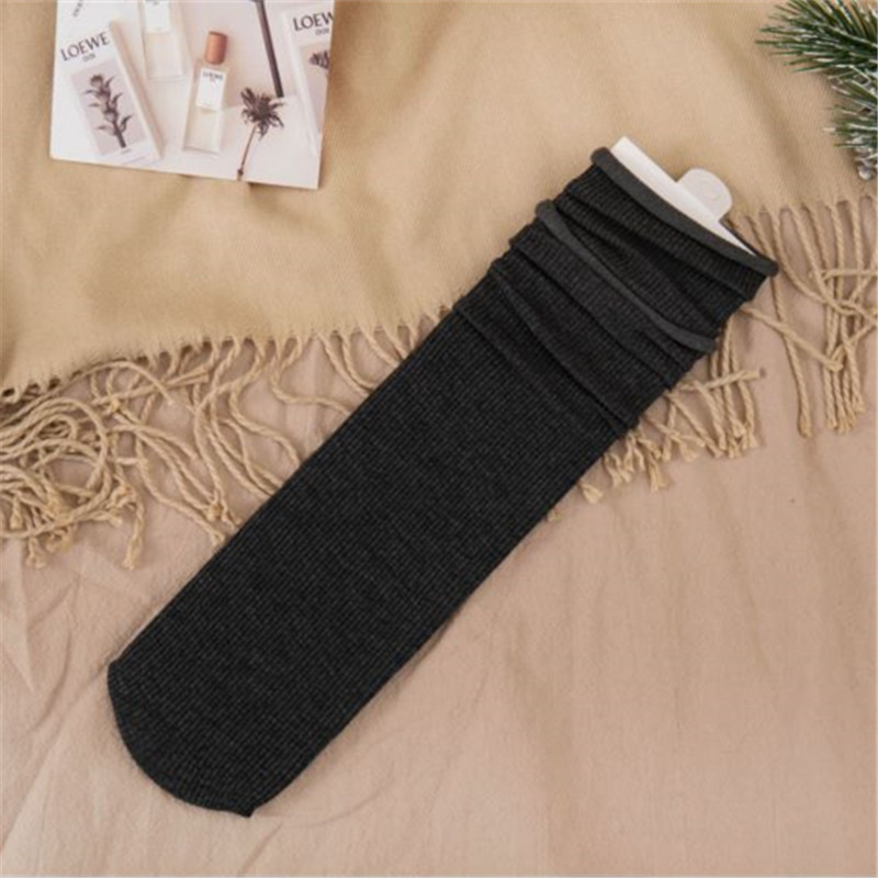 Otoño e invierno nuevos calcetines de rayas retro calcetines de algodón de media pantorrilla de color sólido japonés para mujer ins JK calcetines de mujer al por mayor