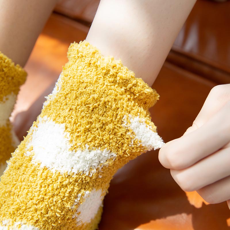 Calcetines de lana de coral para mujer a media pierna Otoño e Invierno forrados de lana engrosada amor toalla caliente Calcetines de piso para dormir en casa