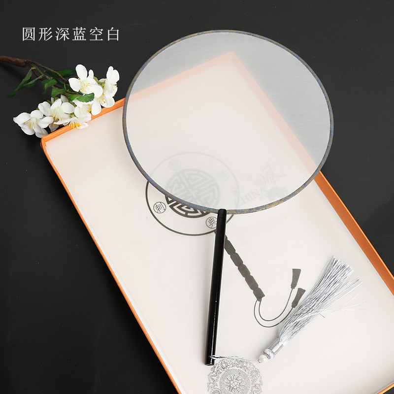 Pintado a mano estilo antiguo ventilador en blanco al por mayor pluma fina pintura a mano alzada superficie de ventilador de caligrafía mango largo ventilador redondo hecho a mano material de bricolaje