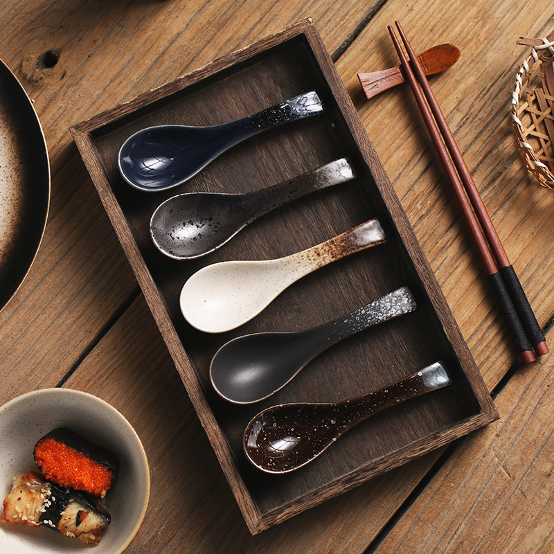 작은 공용 숟가락, 세라믹 숟가락, 곡선형 숟가락, 일본식 독창적인 라면 수프 숟가락, 가정용 작은 숟가락, 밥 숟가락, 식기류