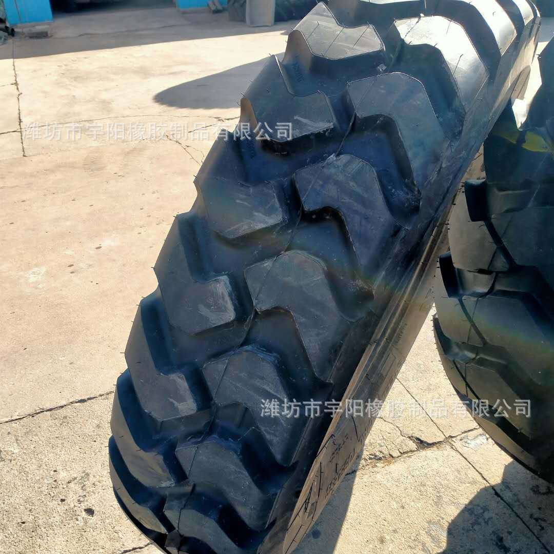 卡车自卸车13.00R24吊车 推土机 平摊机钢丝轮胎