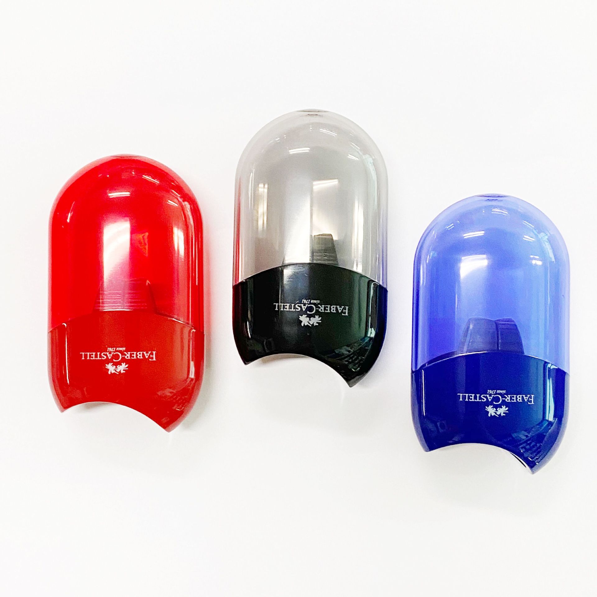 1835 Sacapuntas de doble agujero (color aleatorio)