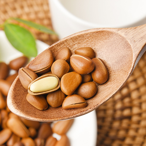 Delicious new arrival pine nuts 250g hand-peeled pine nuts original flavor snacks nuts roasted seeds and nuts wholesale dropshipping