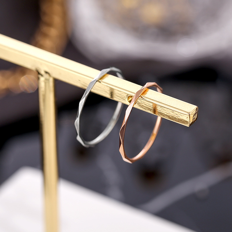 Internet Celebrity Popular Fashionable Titanium Steel Rose Gold Thin V-Shaped Flower Ring Non-Fading Ins Food Ring Tail Ring Wholesale