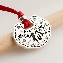 项链;戒指;手镯