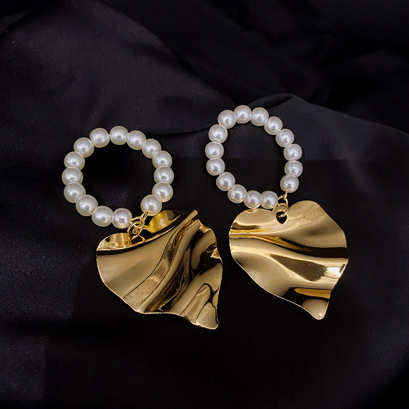 Pendientes grandes con forma de corazón de perlas, diseño moderno y exagerado, estilo de celebridad de internet, para mujer.
