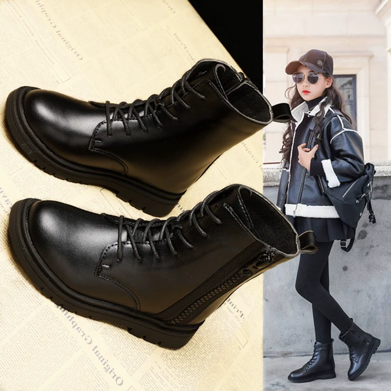 Детские зимние ботинки-мартинсы 2024 года, новая модель в британском стиле, для детей постарше, с флисовой подкладкой, кожаные короткие сапоги для девочек