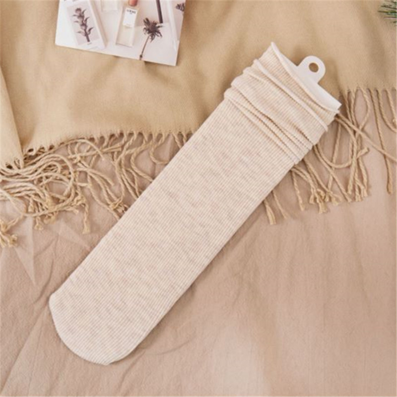 Otoño e invierno nuevos calcetines de rayas retro calcetines de algodón de media pantorrilla de color sólido japonés para mujer ins JK calcetines de mujer al por mayor