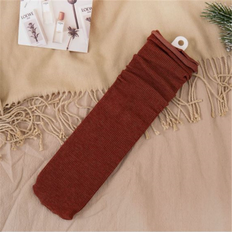 Otoño e invierno nuevos calcetines de rayas retro calcetines de algodón de media pantorrilla de color sólido japonés para mujer ins JK calcetines de mujer al por mayor