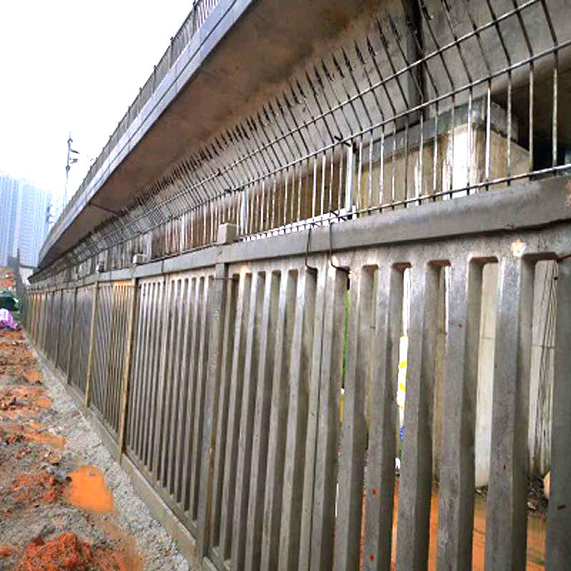 工厂自营 铁路防爬倒刺热镀锌铁路高铁防护栅栏加高网片防护栅栏