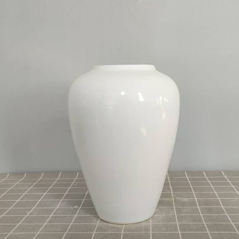 흰색 중간 높이 25cm 폭 16cm 구경 9cm