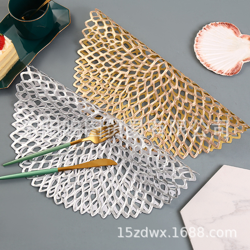 Estilo nórdico hueco-hacia fuera mantel PVC dorado aislamiento estera de mesa anti-scald aislamiento Tazón estera de placa transfronteriza en stock occidental mantel