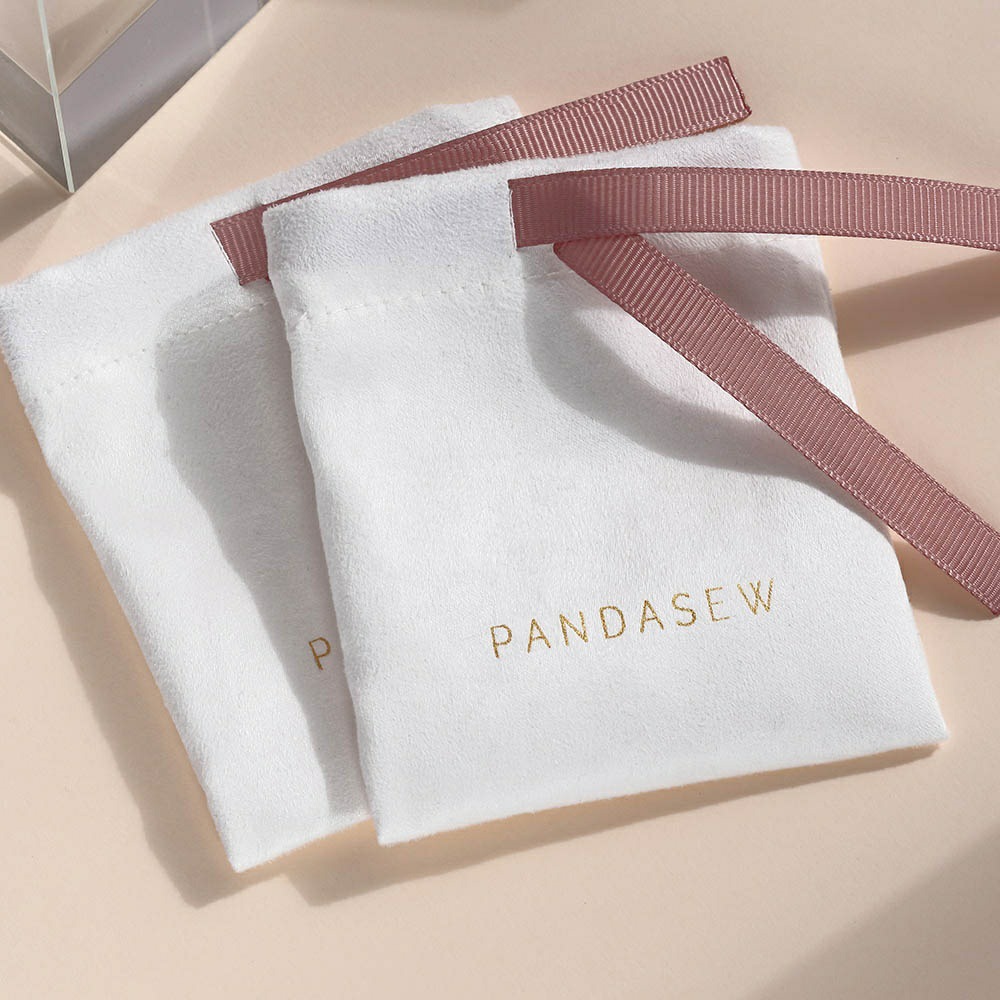 Bolsa de almacenamiento de pulseras y joyería, de microfibra con cordón, ideal para empaquetado de pulseras y venta directa de fábrica.