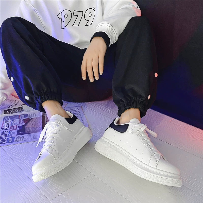 Известные в Интернете белые туфли, мужские универсальные кроссовки на толстой подошве, увеличивающие рост, Классические студенческие туфли для пар в одном стиле McQueen