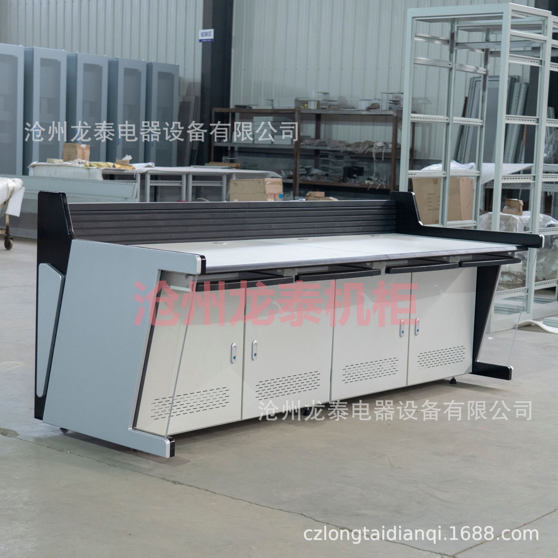 沧州龙泰 机柜生产厂家 监控台 操作中控台 有现货