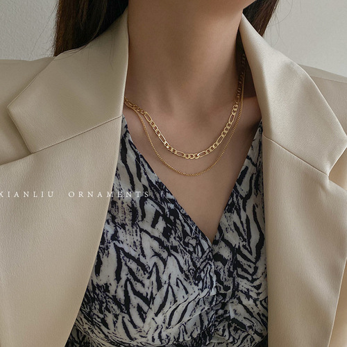 Elegant Layered Vintage Decorated Necklace for Women - Boho Chic Choker Necklace with Locking Chain - Trendy and Minimalist Style for Instagram