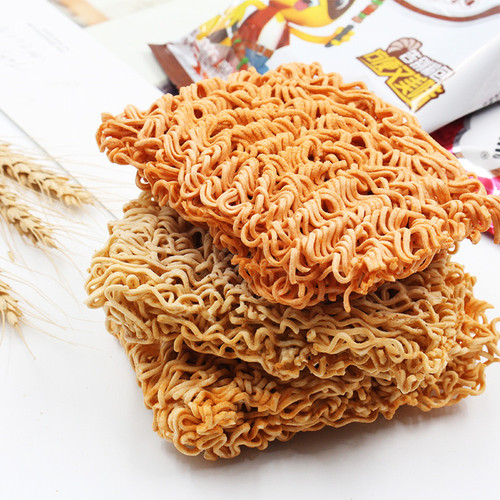 Little Raccoon Crispy Noodles 35g*30 bags mixed whole box wholesale post-80s nostalgic crushed dry instant noodles