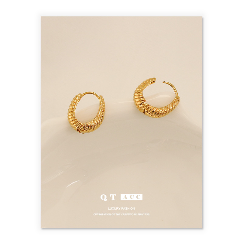 Cuerpo de bronce dorado de moda moda temperamento exquisito círculo de orejas diarias pendientes de orejas de mujer chapado de color