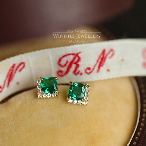All-over S925 silver plated 14K gold stud earrings, emerald zirconium diamond princess side inlaid simple light luxury stud earrings for women
