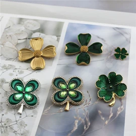 胸针;耳钉;首饰套装