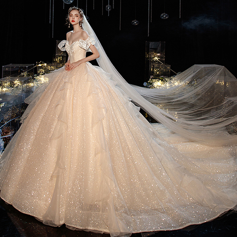 Vestido de Novia de Verano 2026, Nuevo Estilo, con Hombros Descubiertos, para Novias Pequeñas, con un Cola de Ensueño y Estilo de Hada
