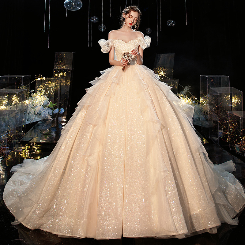 Vestido de Novia de Verano 2026, Nuevo Estilo, con Hombros Descubiertos, para Novias Pequeñas, con un Cola de Ensueño y Estilo de Hada