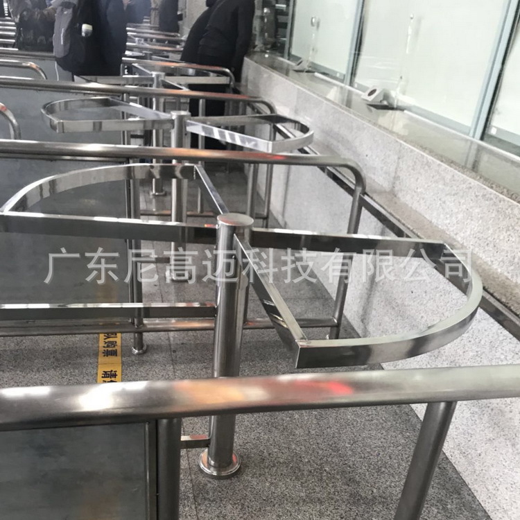 景区车站排队单向门购票窗口隔离限行挡闸不锈钢旋转道闸厂家现货
