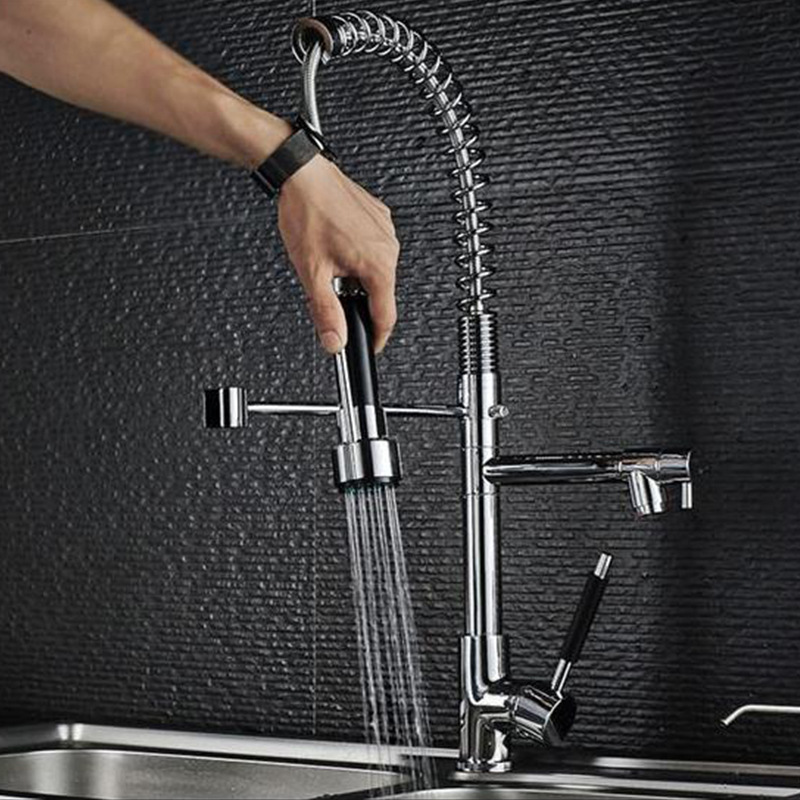 Tire de la cocina de primavera caliente y fría grifo retráctil fregadero de cuatro funciones doble lavabo de agua grifo giratorio