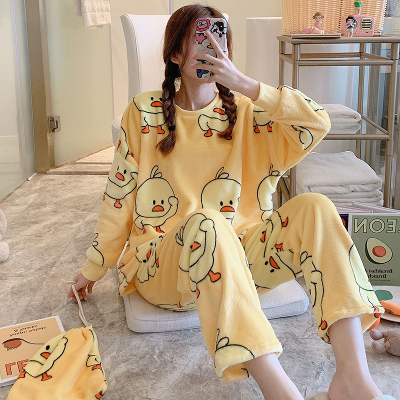 Pijamas de invierno de franela coreana de mangas largas engrosadas de coral de terciopelo encantador otoño invierno conjunto de ropa de hogar para mujeres