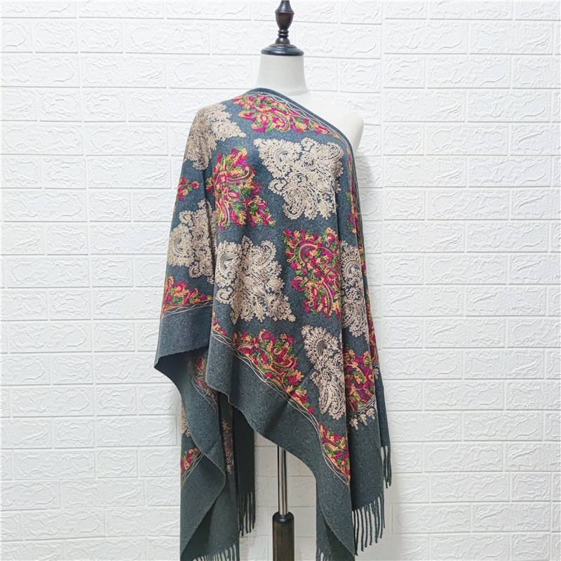 Yunnan otoño y invierno bufandas bordadas de cachemira patrón floral de frisa espesa pañuelo estilo nacional al por mayor