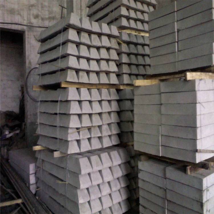 厂家制定各种规格铁路水泥枕木 旧枕木 防腐枕木 沥青枕木批发价