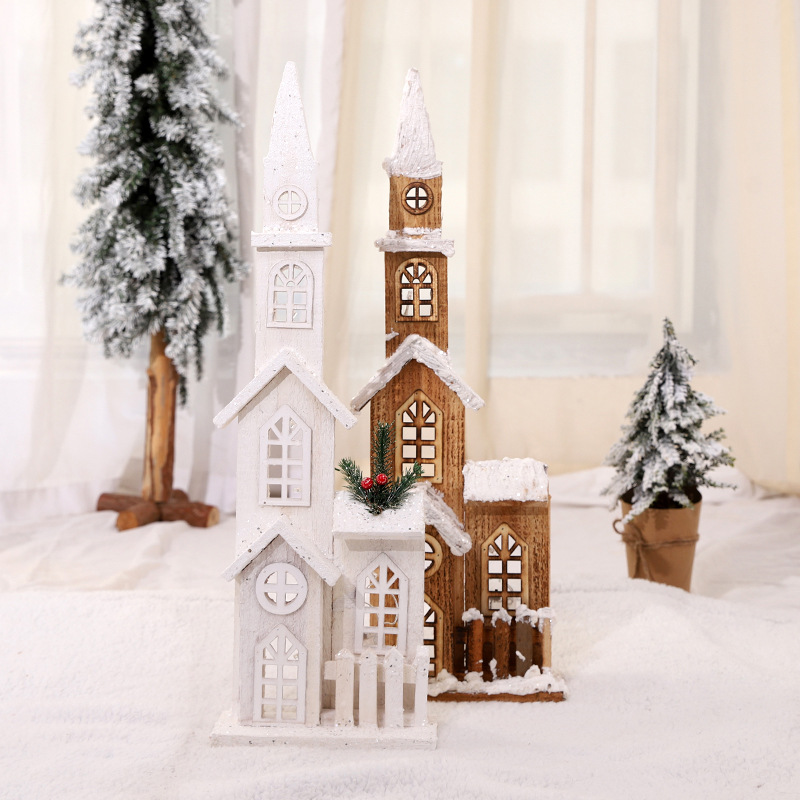 Castello incantato di Natale in legno illuminato – Decorazione natalizia in stile casa di paese innevata per tavolo, camino o albero di Natale (4 misure e colori)_voghion.com