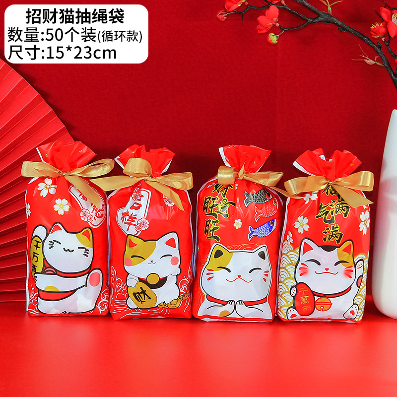 Alrededor de 50 bolsas de cordón de gato afortunado