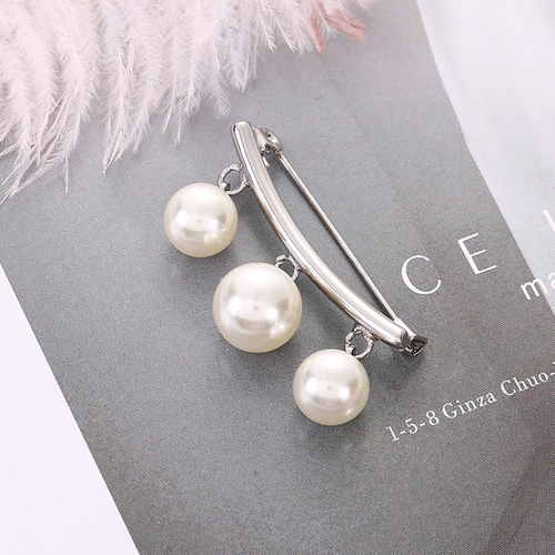 Source manufacturer temperament neckline anti-exposure pearl buckle pin to fix clothes small brooch women's collar pin accessories corsage