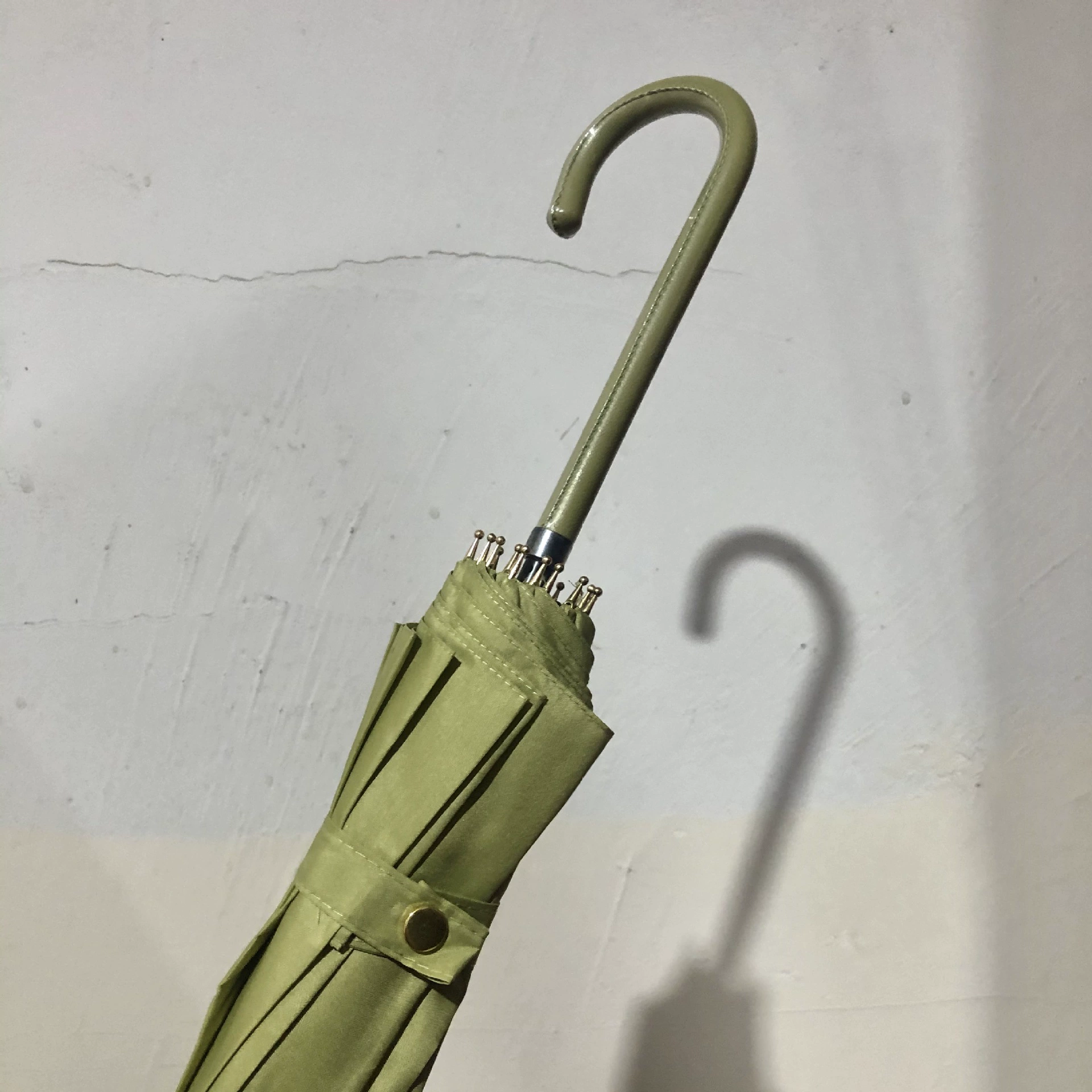 Straight Umbrella (Aila) Bamboo Handle, 16-Rib Automatic, Long Wooden Hook Handle