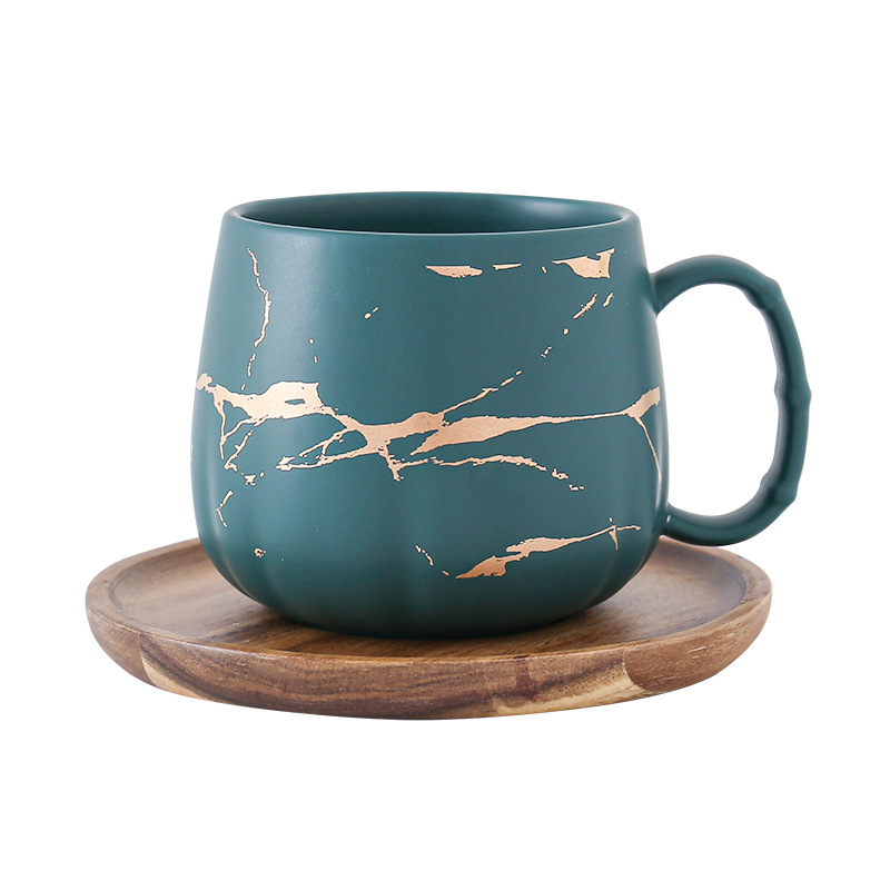 B2051-Зеленое золото, кружево, тип 500 мл, одна чашка с деревянным блюдцем