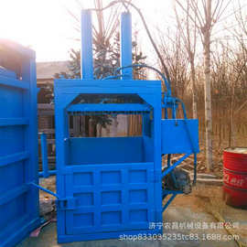 可乐瓶地膜液压压缩打捆机图片   秸秆立式液压打包机辽宁