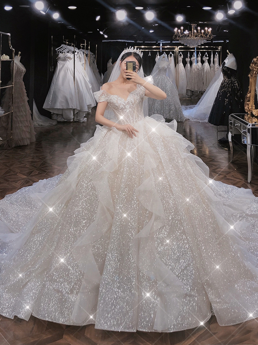 Vestido de Novia de Verano 2026, Nuevo Estilo, con Hombros Descubiertos, para Novias Pequeñas, con un Cola de Ensueño y Estilo de Hada