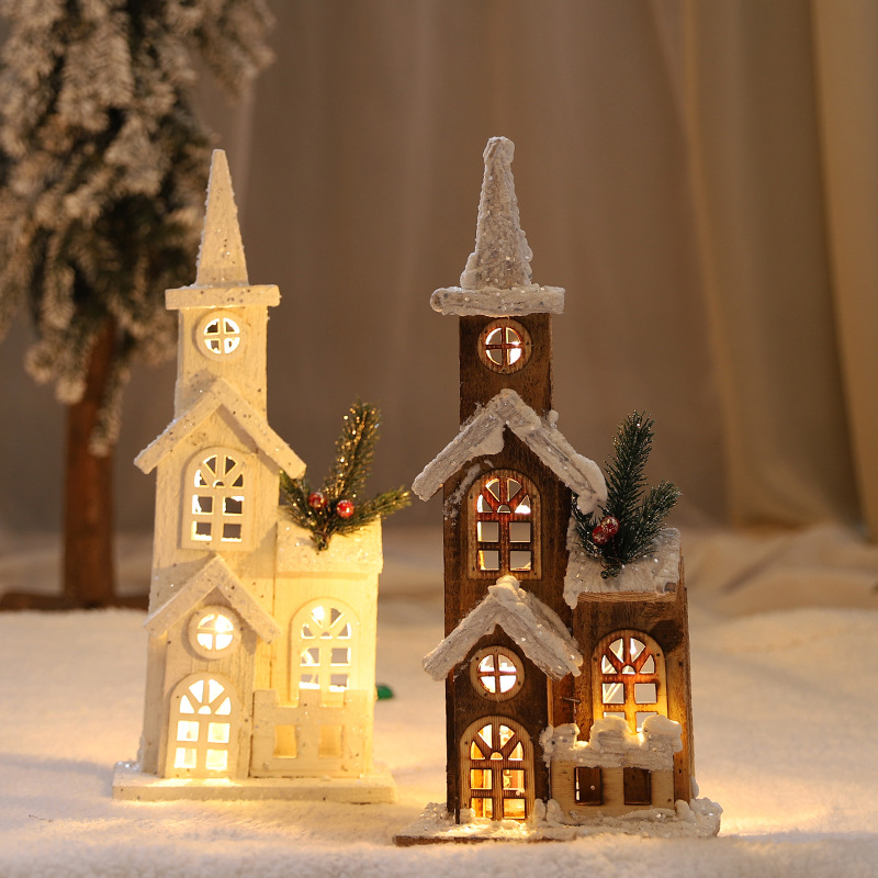 Castello incantato di Natale in legno illuminato – Decorazione natalizia in stile casa di paese innevata per tavolo, camino o albero di Natale (4 misure e colori)_voghion.com