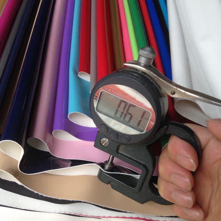 现货 PU镜面人造革皮料 0.6拉毛底亮皮面料 箱包辅料卡通贴布皮革