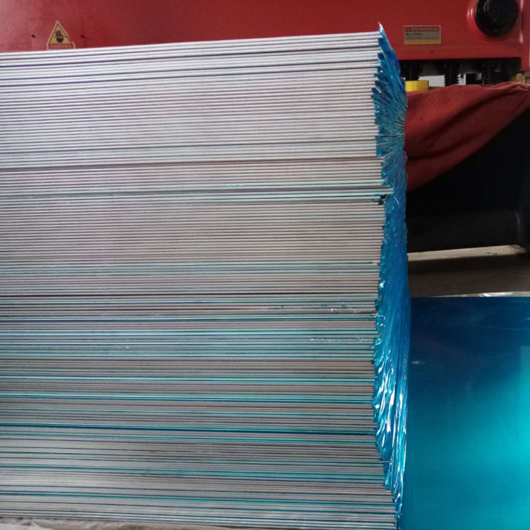 鑫泰厂家现货供应各种铝板 铸轧板 热轧板 覆膜铝板