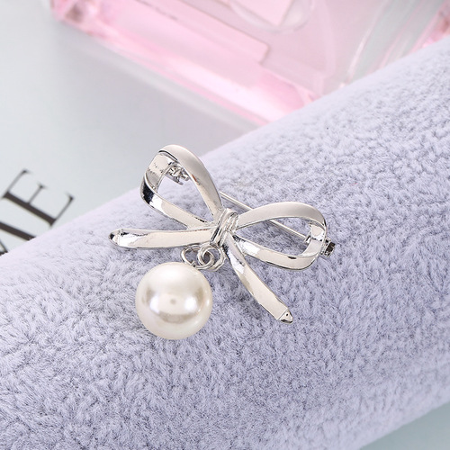 Source manufacturer temperament neckline anti-exposure pearl buckle pin to fix clothes small brooch women's collar pin accessories corsage