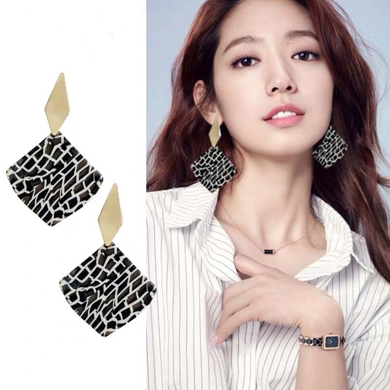Fashionable elegant square earrings