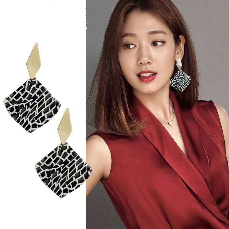 Fashionable elegant square earrings