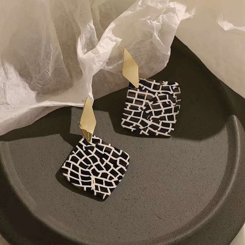 Fashionable elegant square earrings