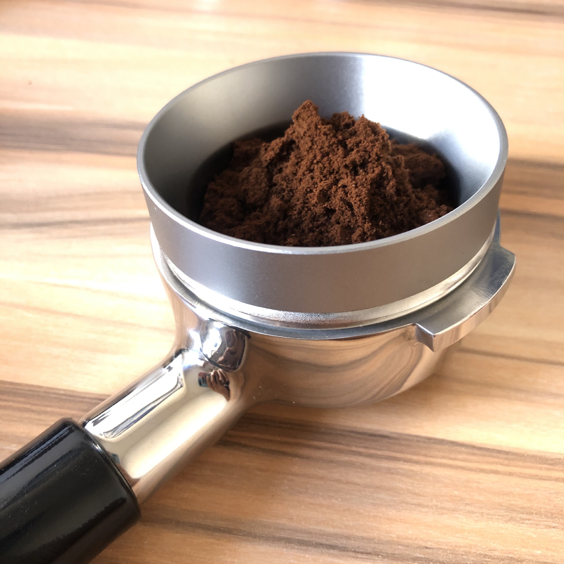 Alimentador de polvo de café anti-mosca en polvo anillo cuantitativo aleación de aluminio molinillo de frijol italiano anti-mosca en polvo universal 51/54/58