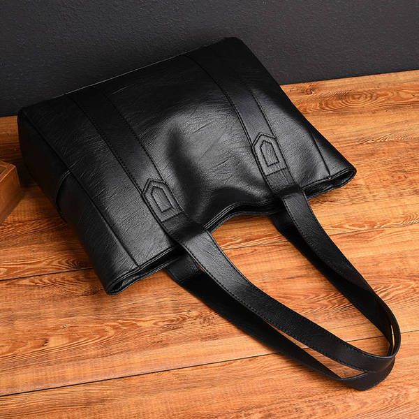 Capacious elegant retro handheld one-shoulder bag