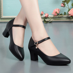 Soft leather shoe with mid-heel for working and dancing, qipao-style one-piece fastener, single shoe for middle-aged mothers, black soft bottom, autumn edition